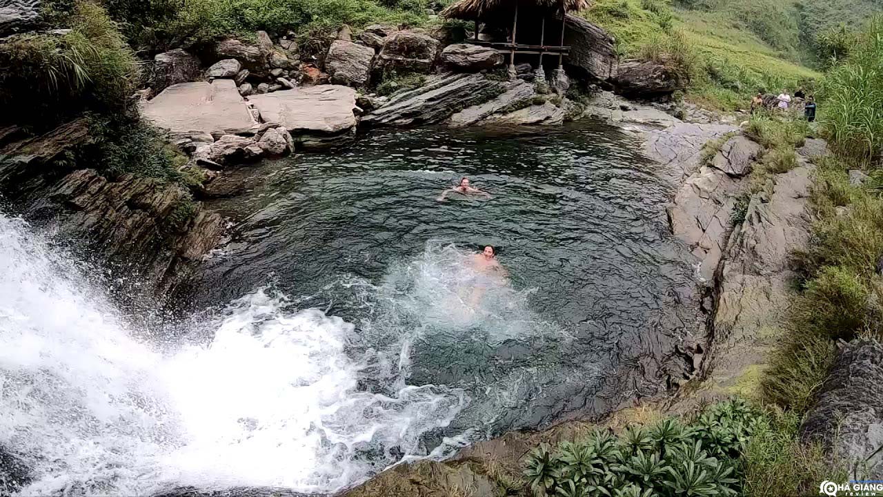 Du Gia waterfall